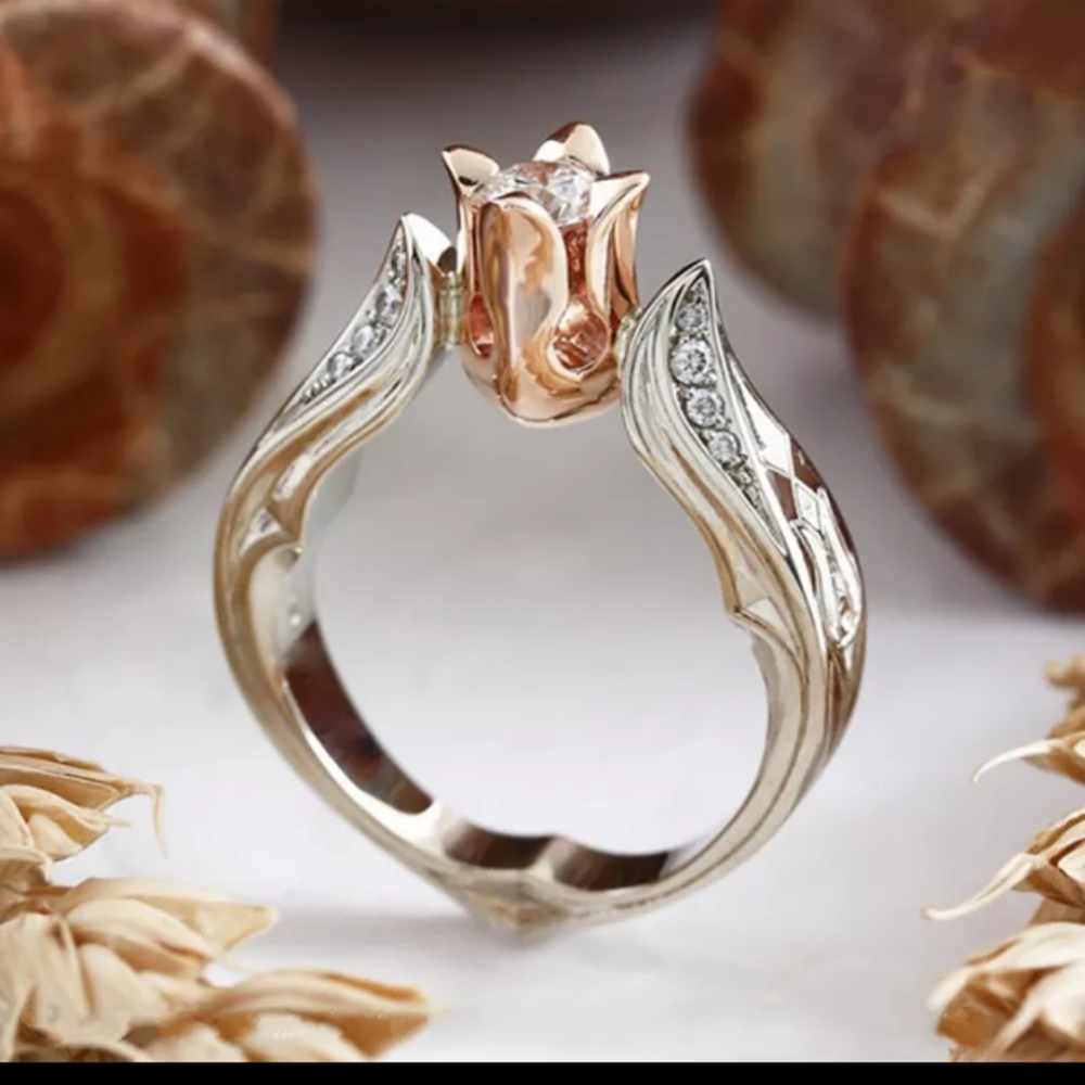 NWOT Petite Rose Gold Tulip Ring
